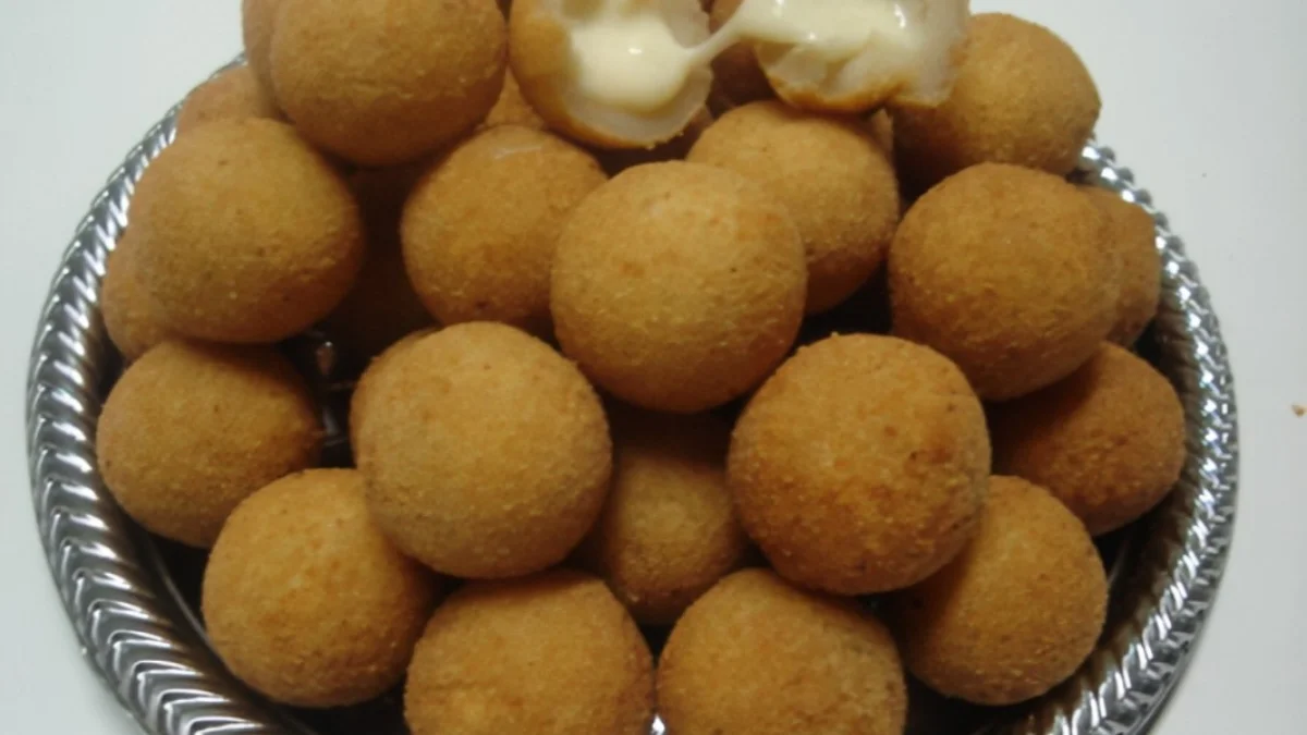 Bolinha de queijo. Bolinha ZAZUL. Funciona com pilha (s) Papa Bolinhas.